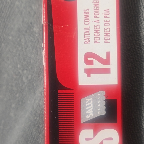 Beauty Red Rattail Combs - Picture 2 of 3